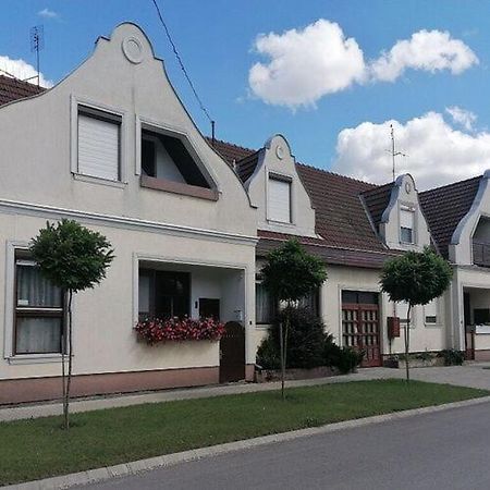 Aranka Apartman ギュラ エクステリア 写真