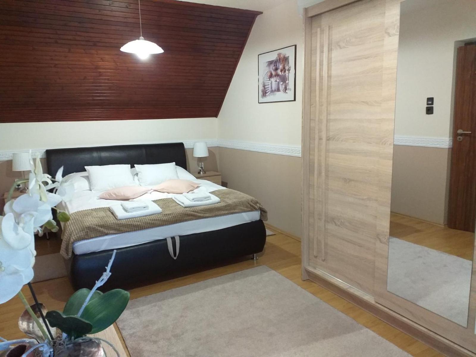 Aranka Apartman ギュラ エクステリア 写真